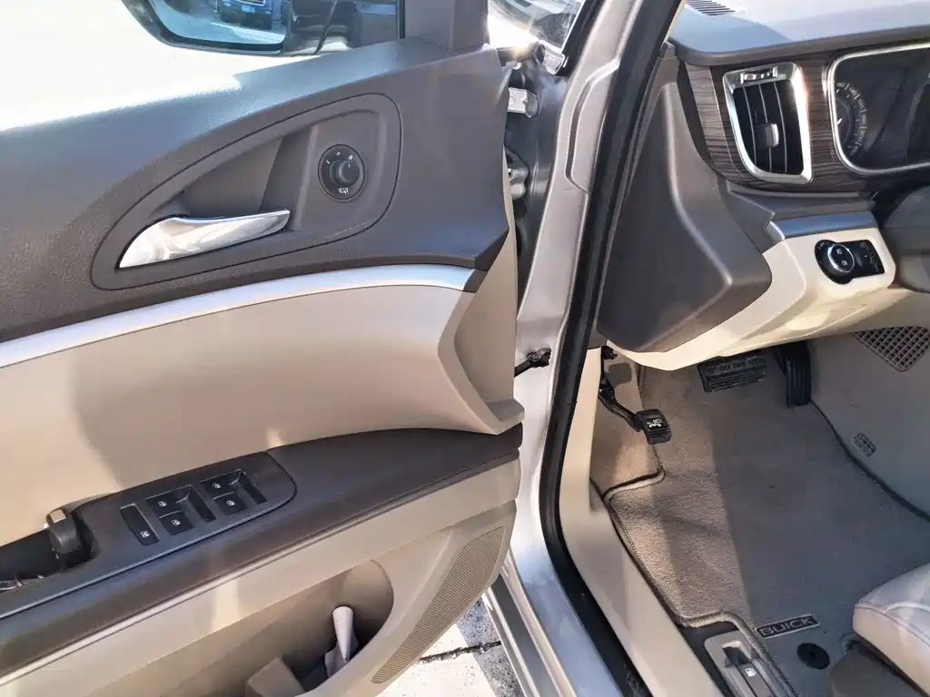 Buick GL8 — миниатюра 8