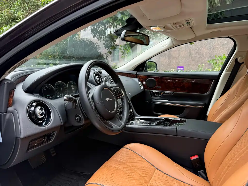 Jaguar XJ — миниатюра 6