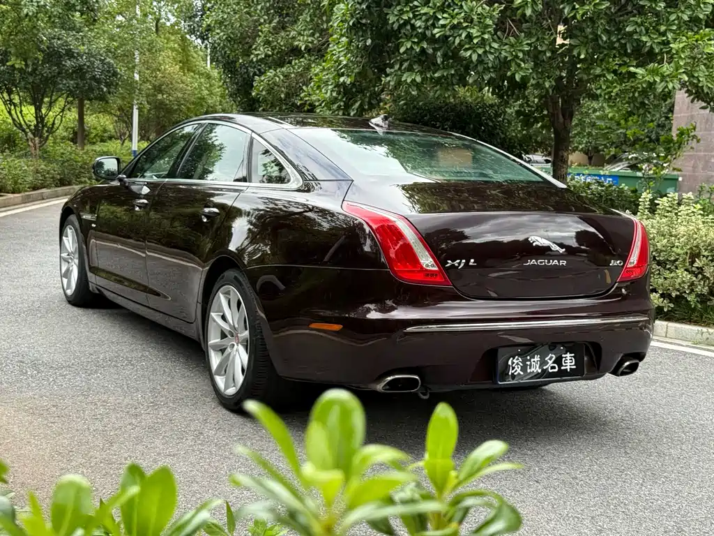 Jaguar XJ — миниатюра 27