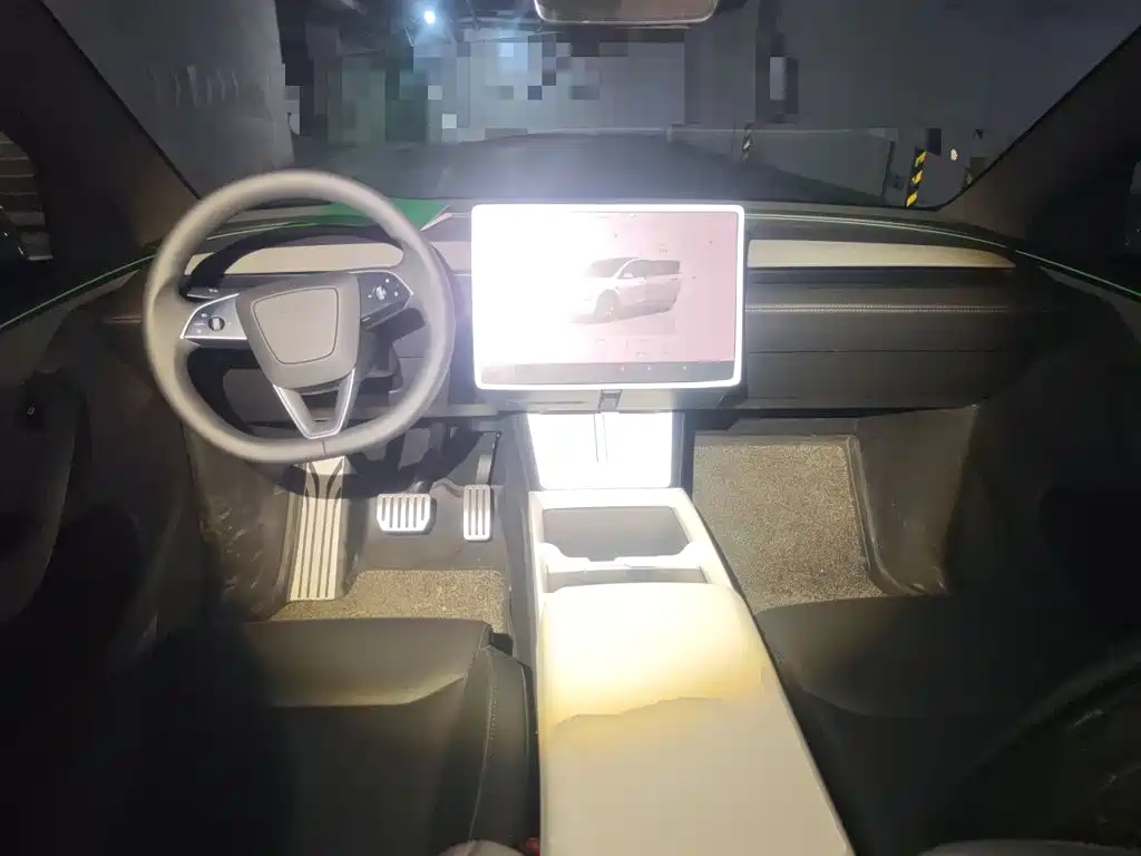 Tesla Model Y L — миниатюра 5