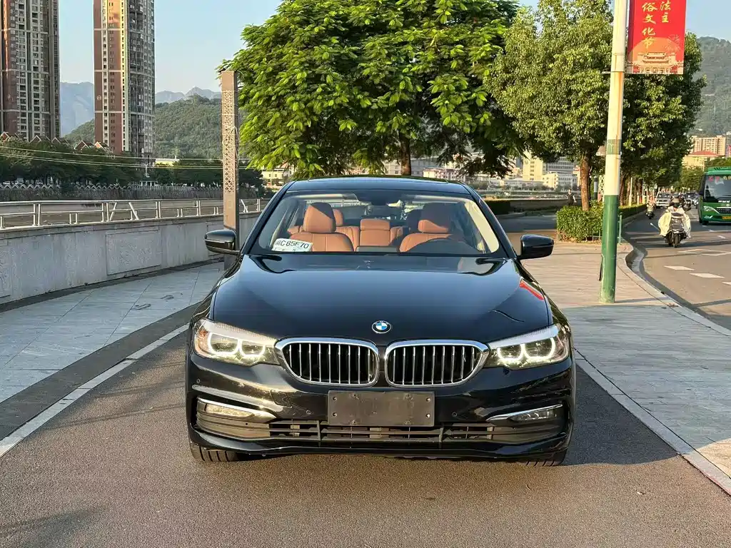 BMW 5 Series — миниатюра 2