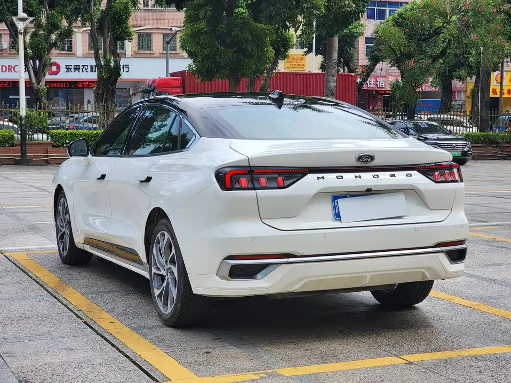 Ford Mondeo — миниатюра 7