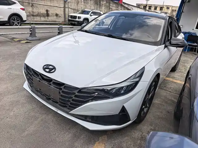 HYUNDAI ELANTRA