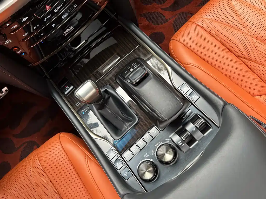 Lexus LX — миниатюра 9