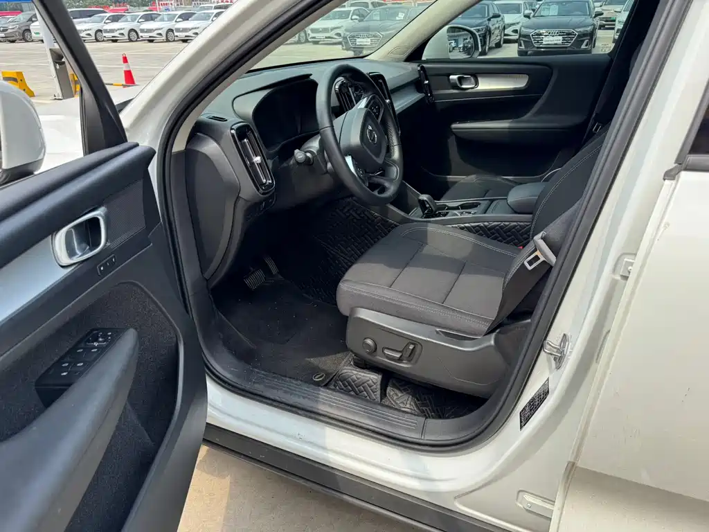 Volvo XC40 — миниатюра 4
