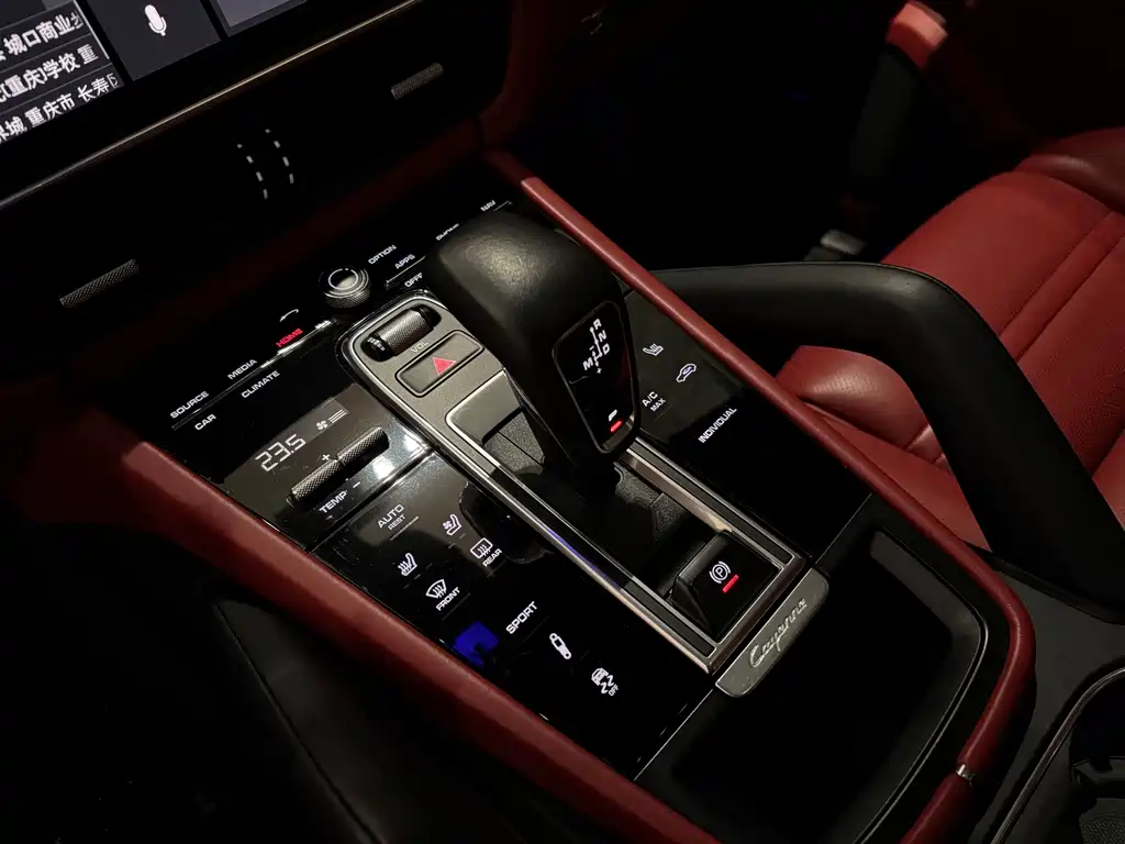 Porsche Cayenne — миниатюра 10