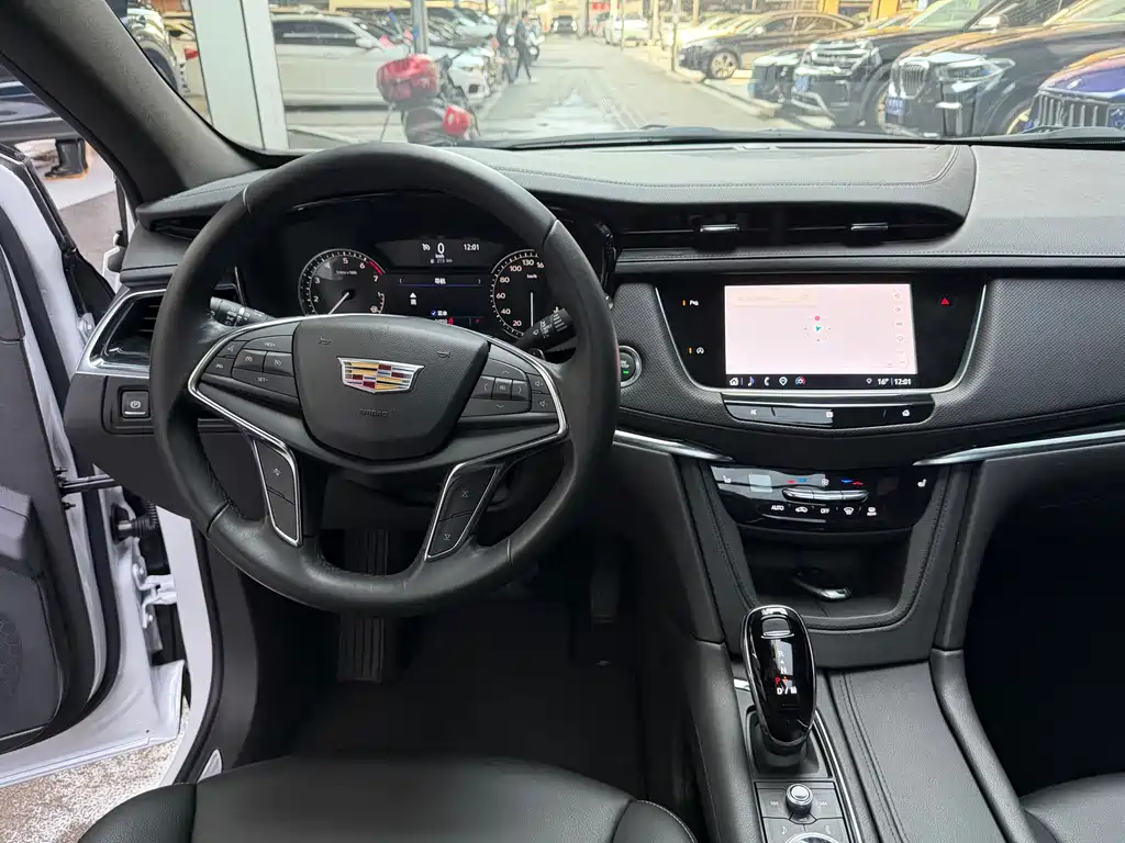 CADILLAC XT5
