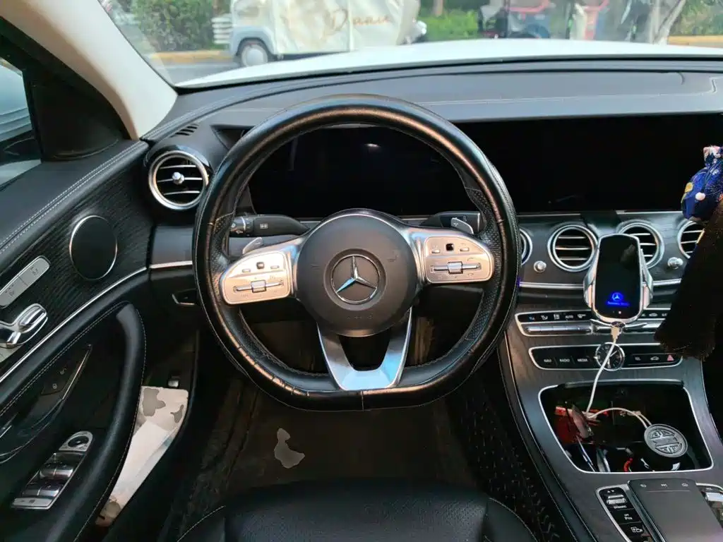 Mercedes-Benz E-Class — миниатюра 11