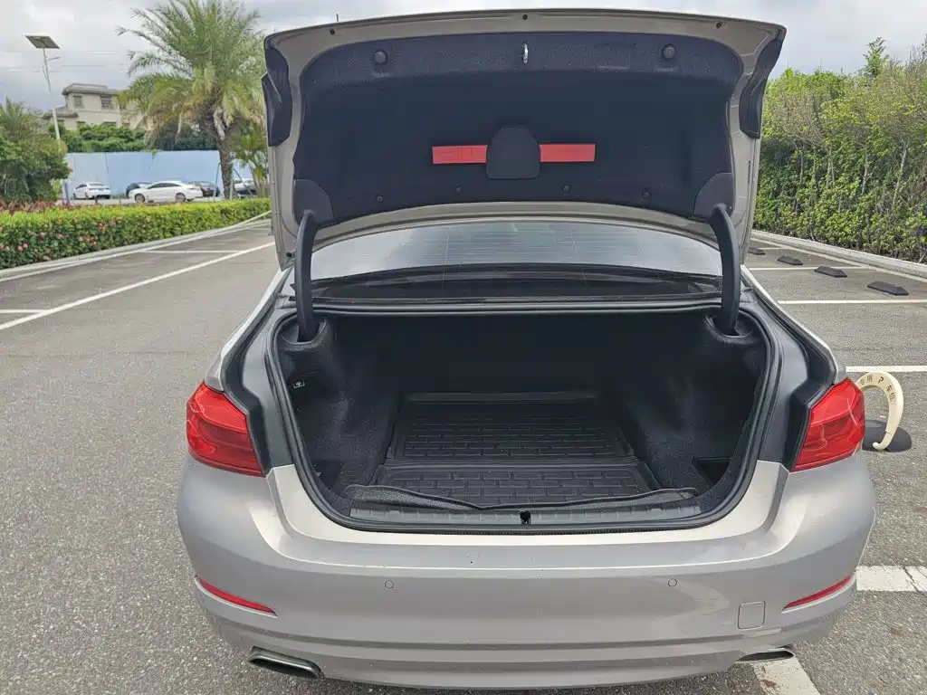 BMW 5 Series — миниатюра 10