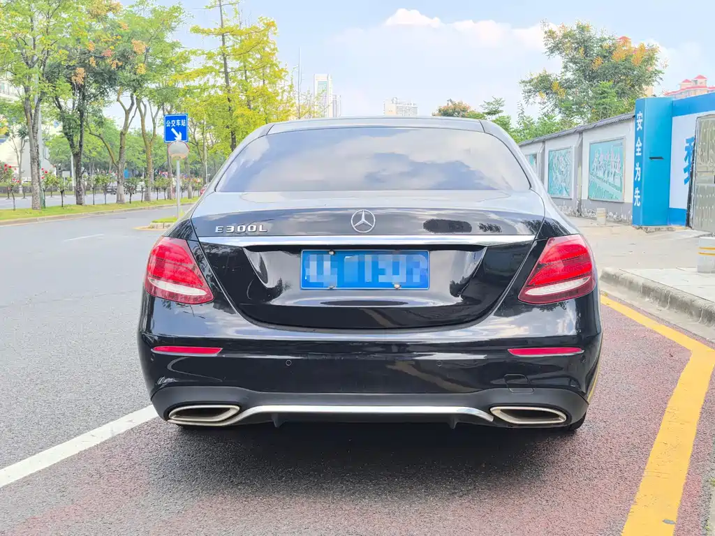 Mercedes-Benz E-Class — миниатюра 8