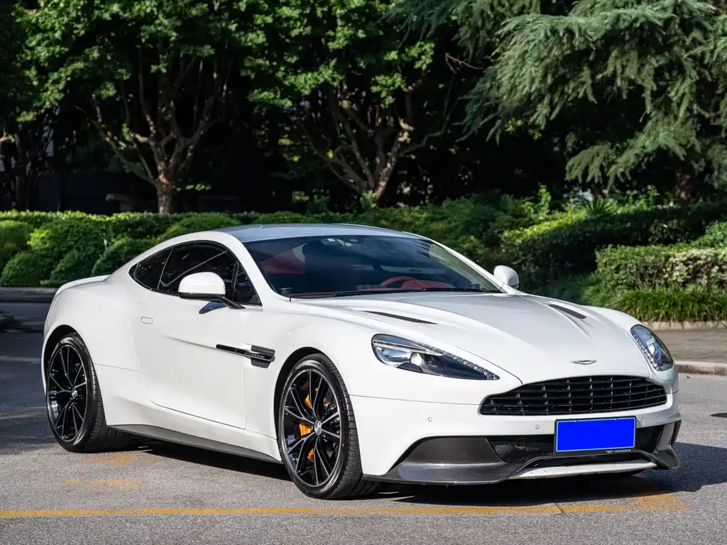 Aston Martin Vanquish — миниатюра 3