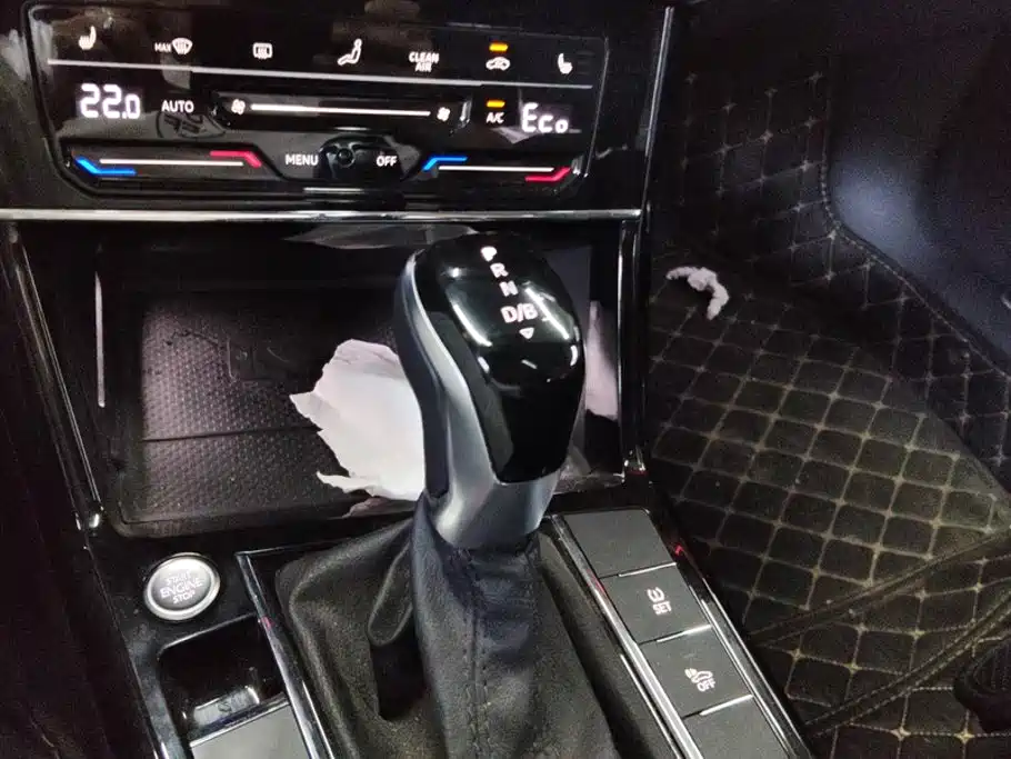 Volkswagen Passat PHEV — миниатюра 16