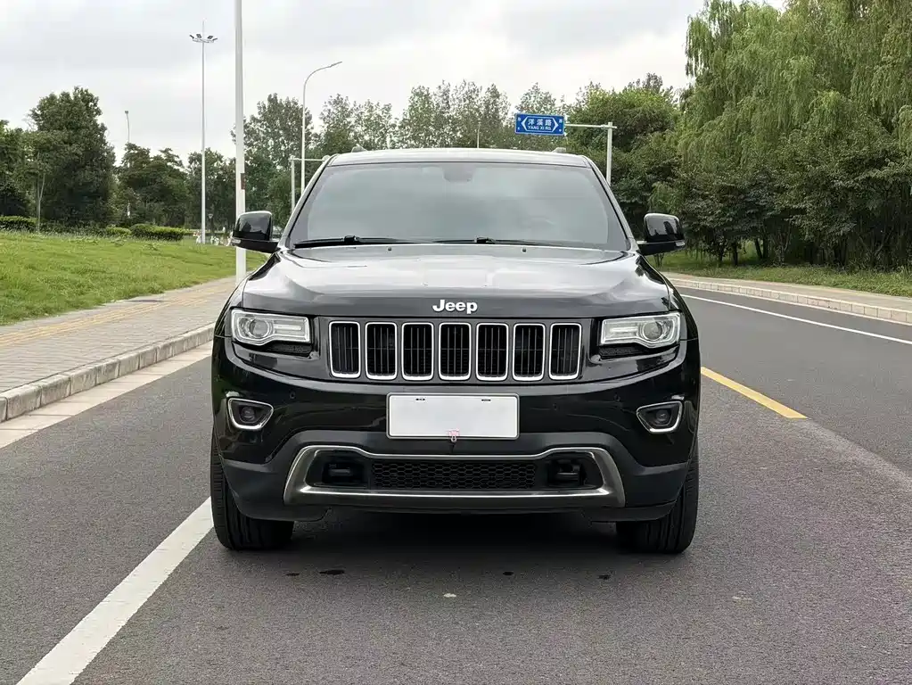 Jeep Grand Cherokee (Import) — миниатюра 3