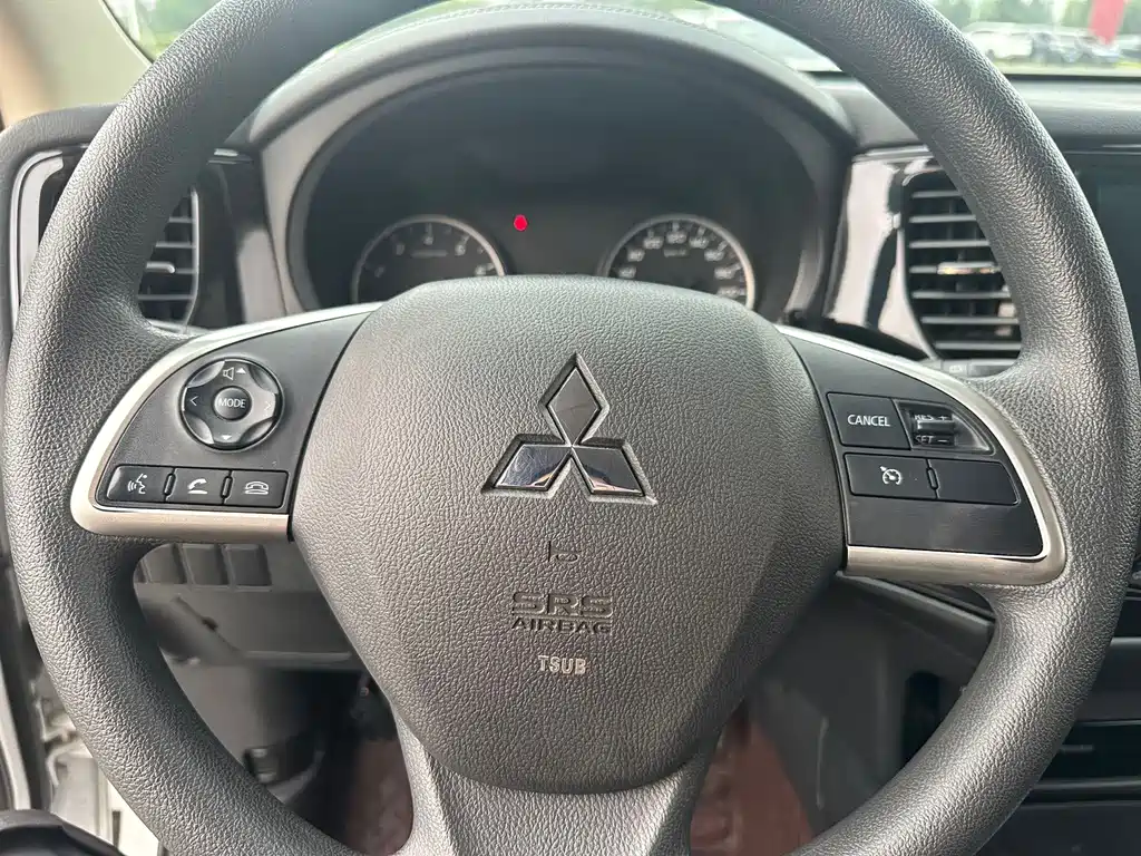 Mitsubishi Outlander — миниатюра 13