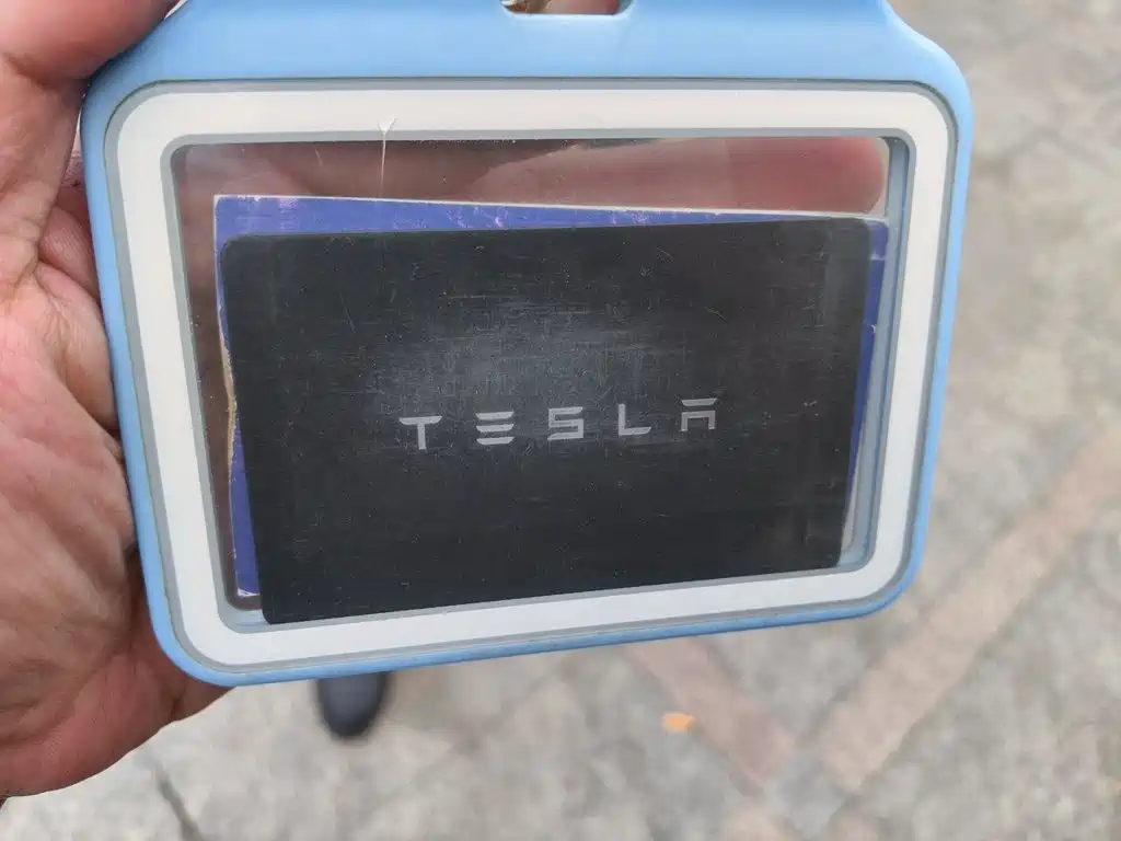 Tesla Model Y — миниатюра 9