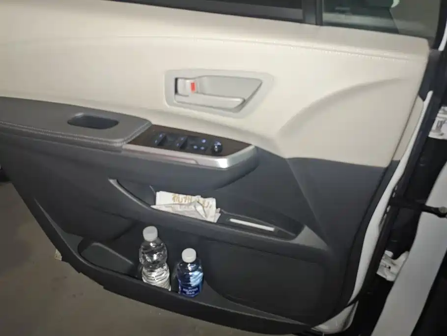 Toyota Sienna — миниатюра 7