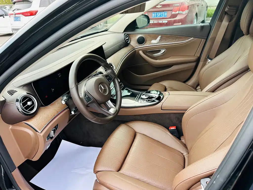 Mercedes-Benz E-Class — миниатюра 6