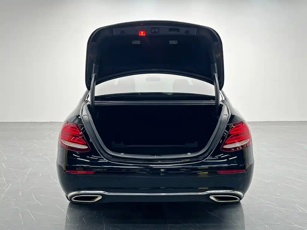 Mercedes-Benz E-Class — миниатюра 10