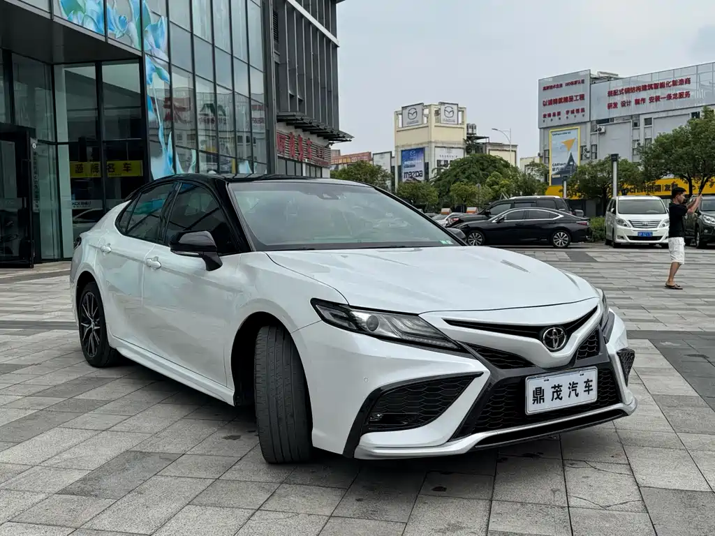 Toyota Camry — миниатюра 8