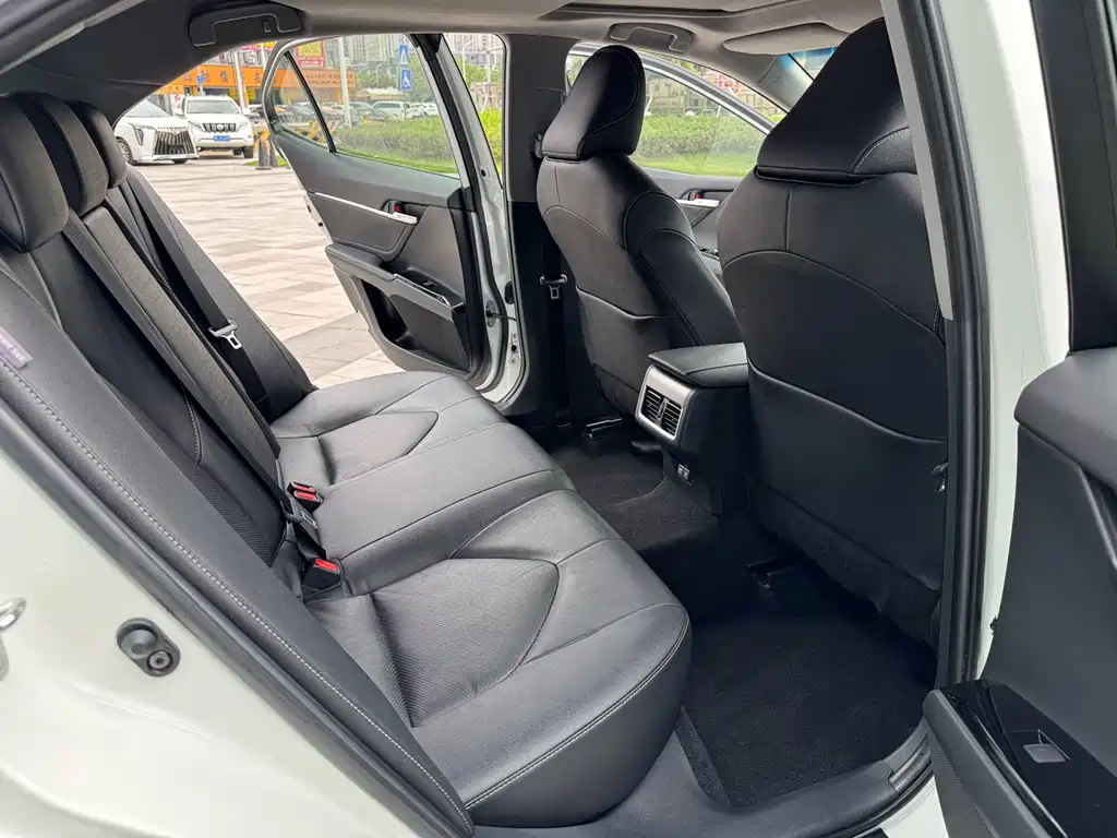 Toyota Camry — миниатюра 11