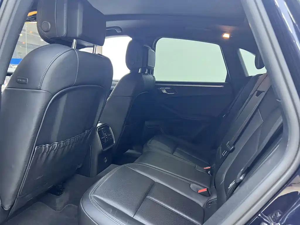 Porsche Macan — миниатюра 11