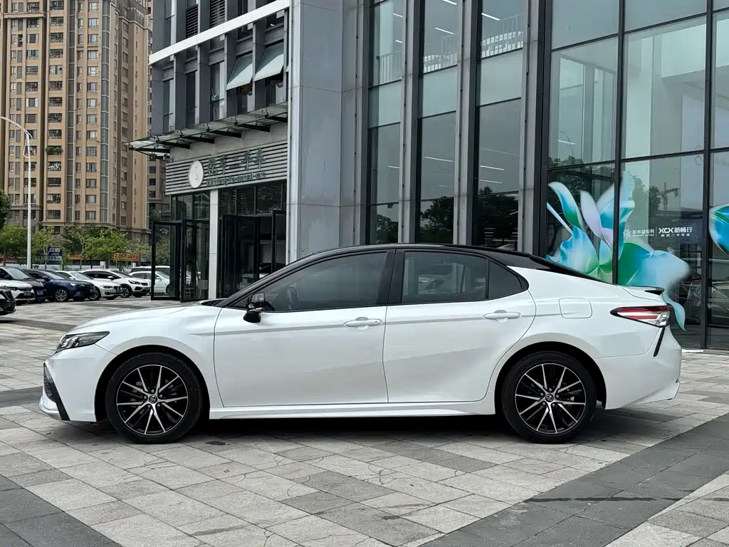 Toyota Camry — миниатюра 3