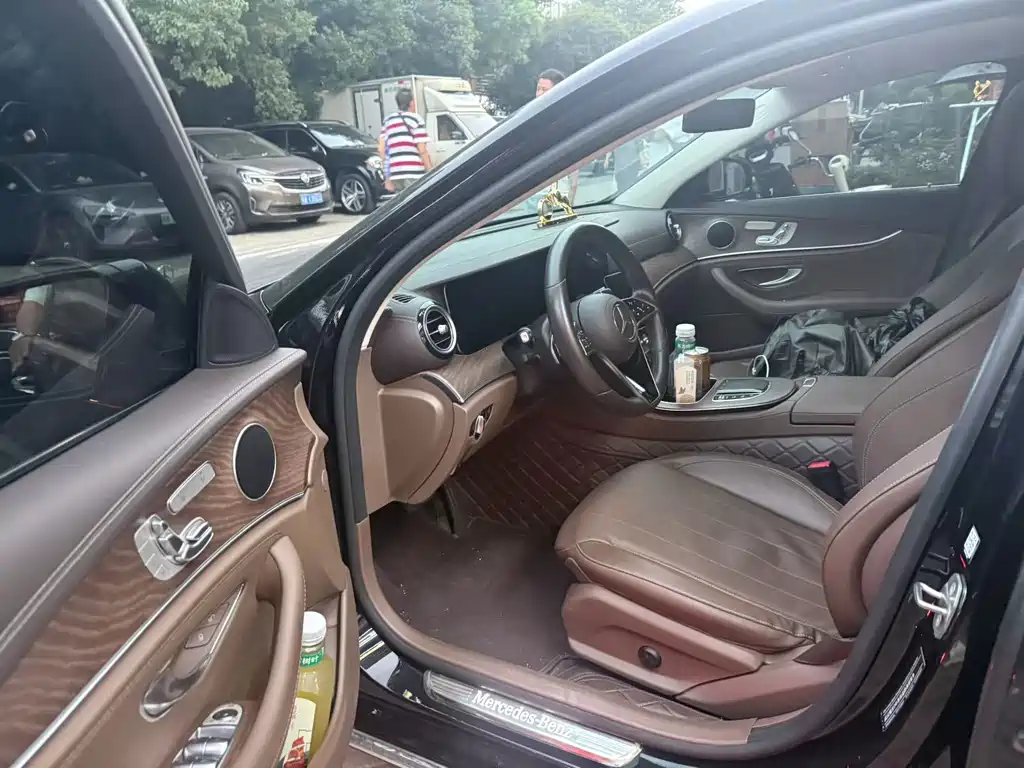 Mercedes-Benz E-Class — миниатюра 3