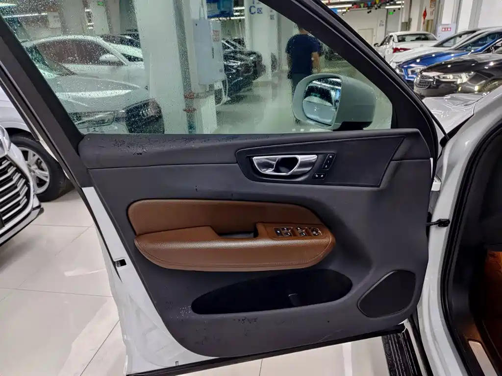 Volvo XC60 — миниатюра 6