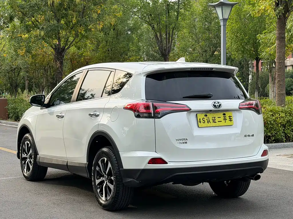 Toyota RAV4 — миниатюра 16