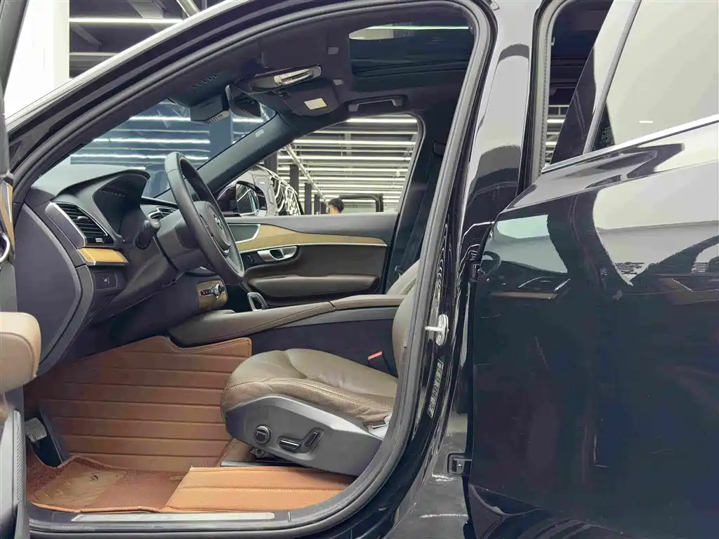 Volvo XC90 — миниатюра 8