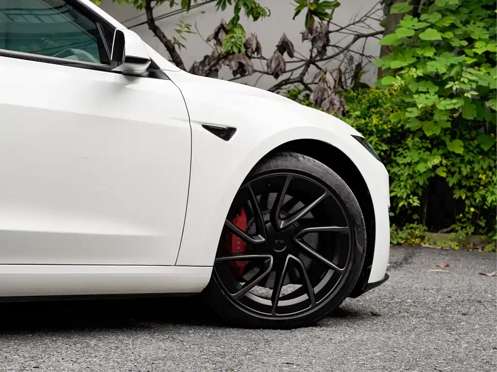 Tesla Model 3 — миниатюра 22