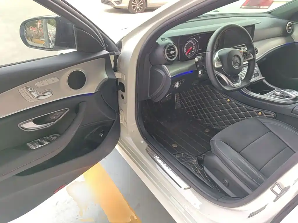 Mercedes-Benz E-Class — миниатюра 16