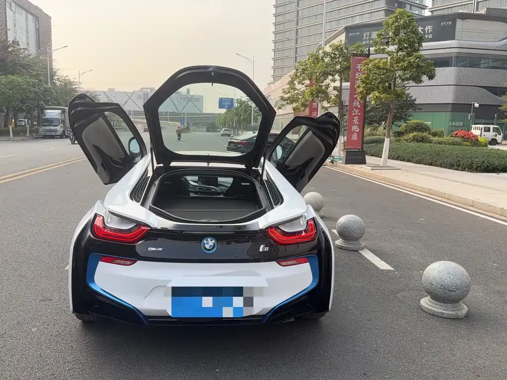 BMW I8