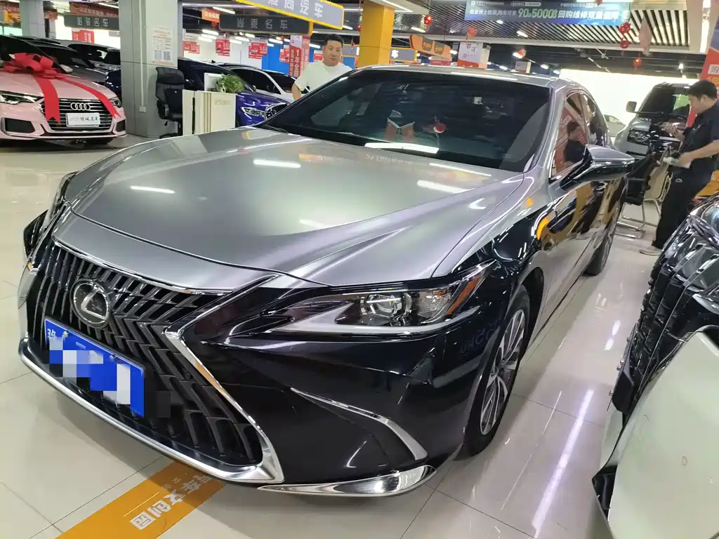 Lexus ES 2022
