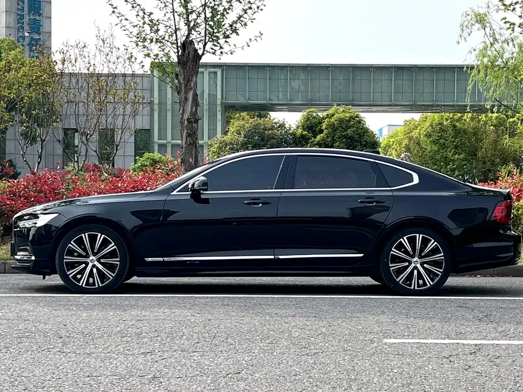 Volvo S90 2024 B5 Luxury