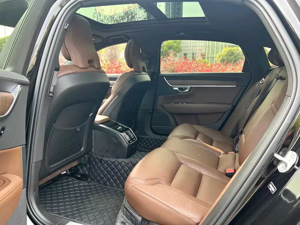 Volvo S90 2024 B5 Luxury