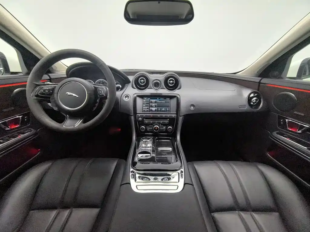 Jaguar XJ — миниатюра 5