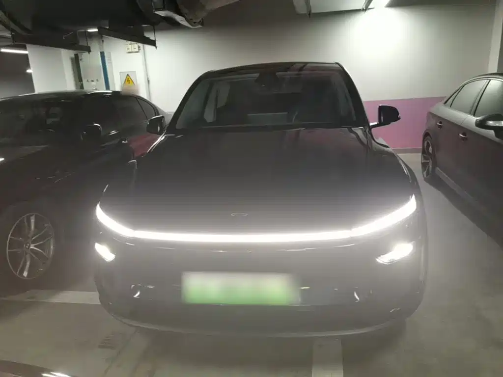 Tesla Model Y — миниатюра 3