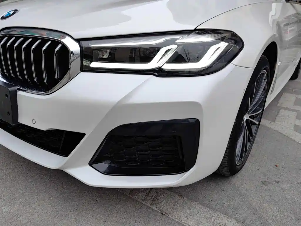 BMW 5 Series — миниатюра 4