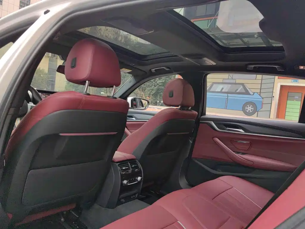BMW 5 Series — миниатюра 13