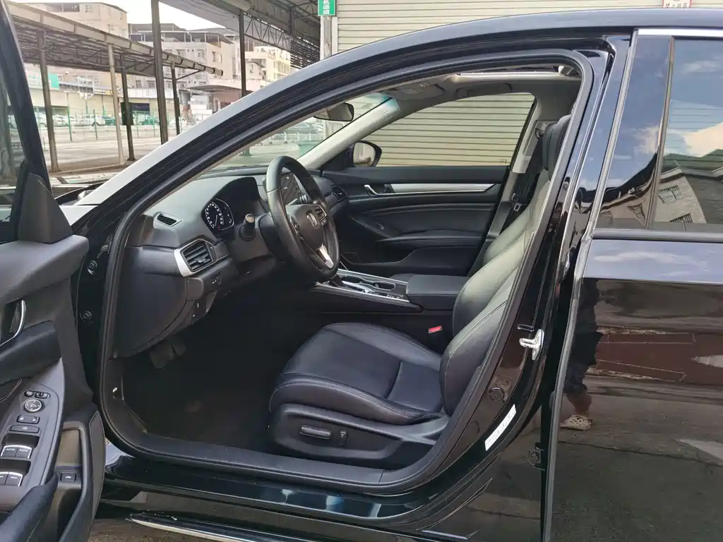 Honda Accord — миниатюра 9