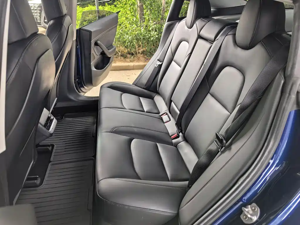 Tesla Model 3 — миниатюра 8