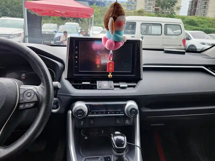 Toyota RAV4 — миниатюра 13