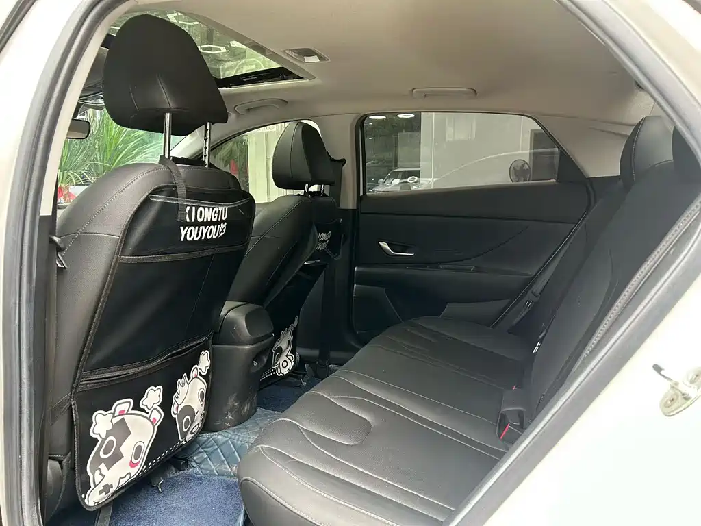 Hyundai Elantra — миниатюра 6