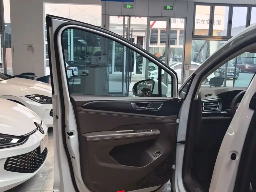 Volkswagen Viloran — миниатюра 9