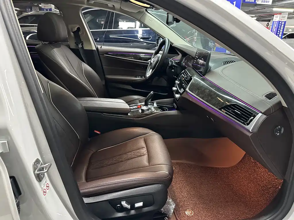BMW 5 Series New Energy — миниатюра 12