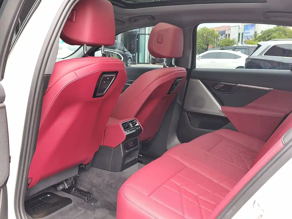 BMW 5 Series — миниатюра 11