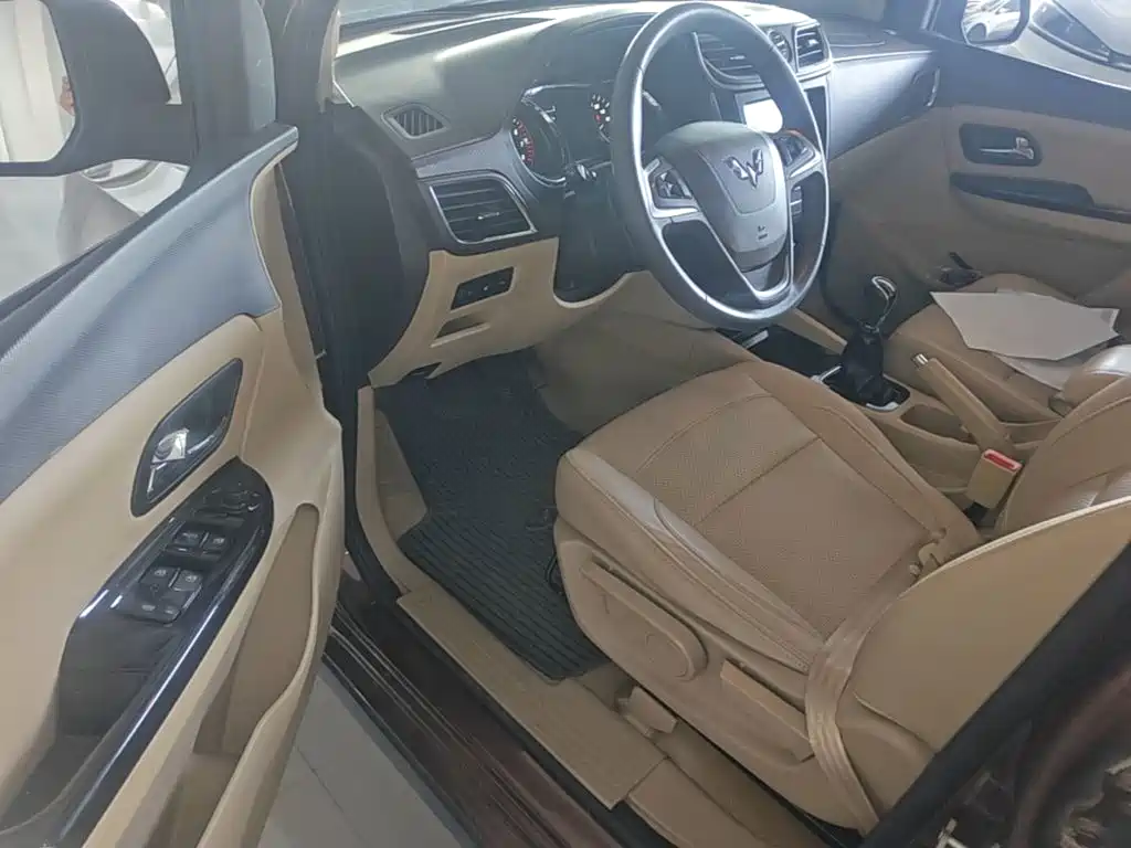 Wuling Hongguang — миниатюра 16