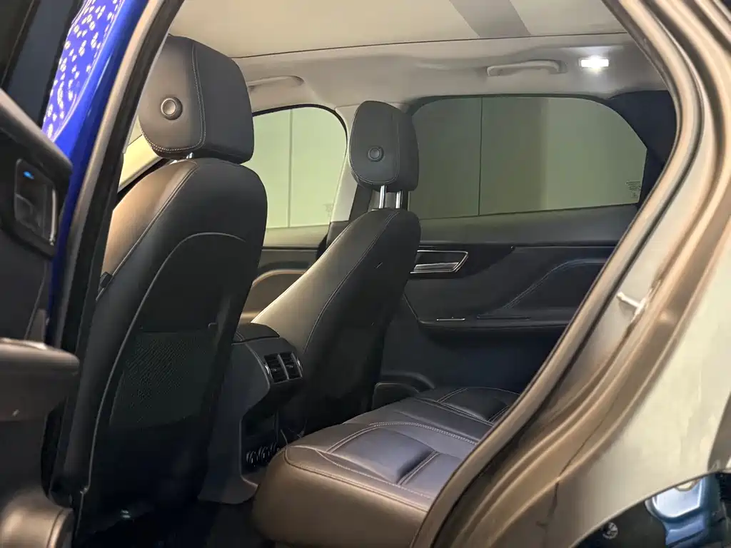 Jaguar F-PACE — миниатюра 12
