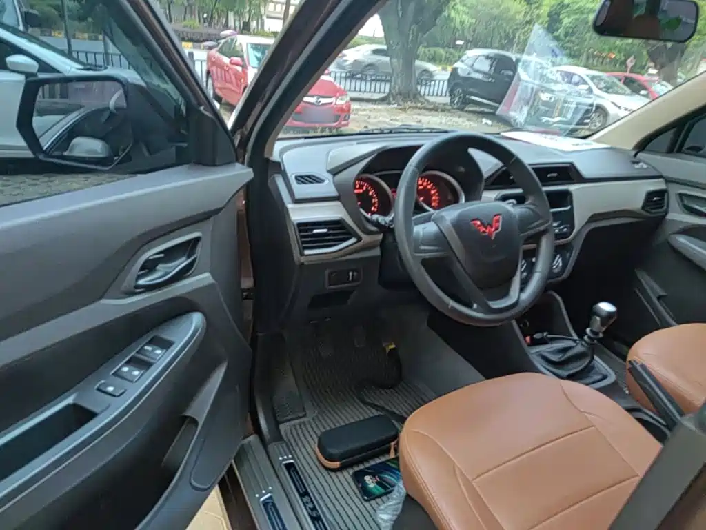 Wuling Hongguang — миниатюра 16